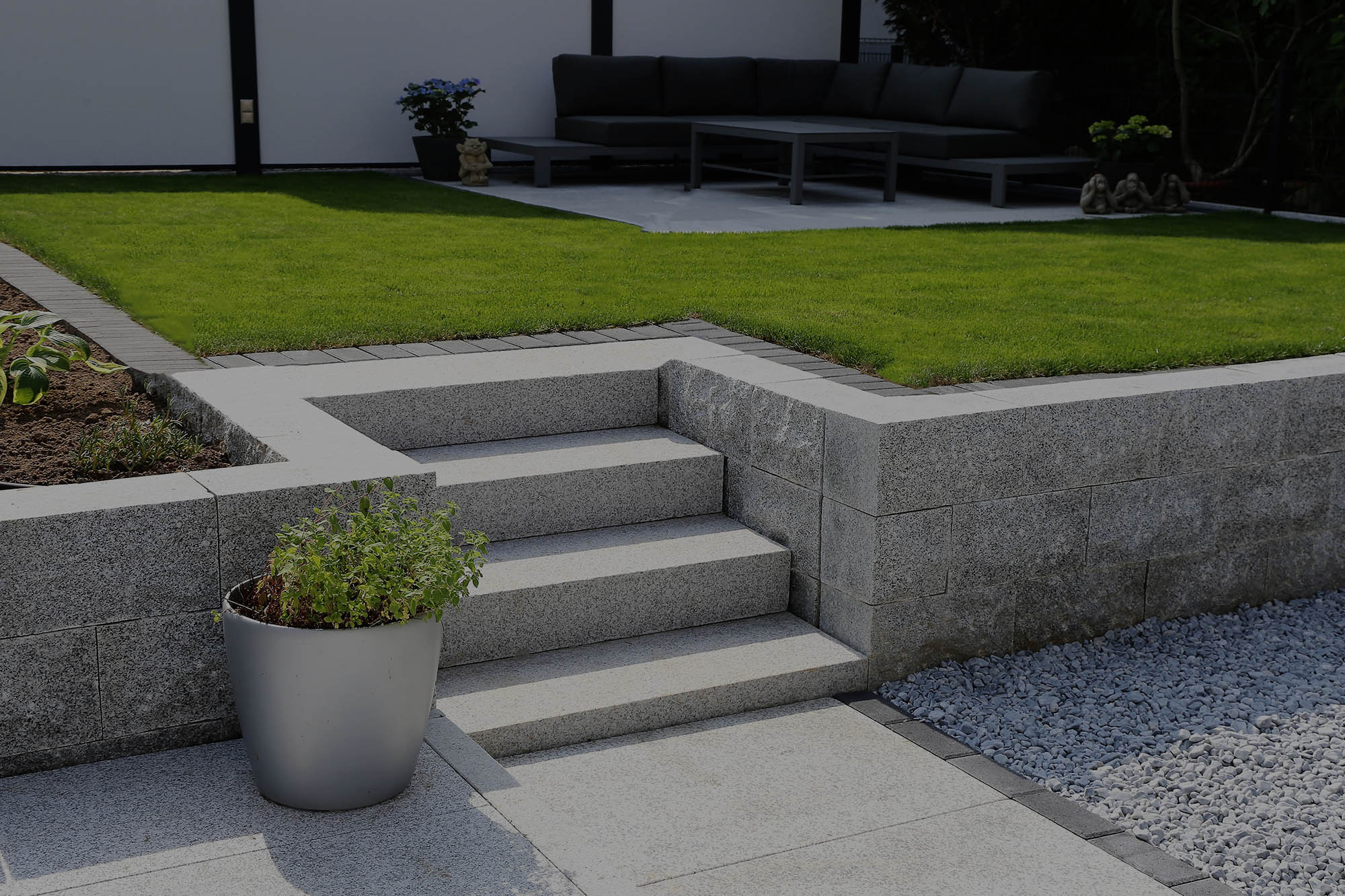 Charcoal & grey monoblock driveway