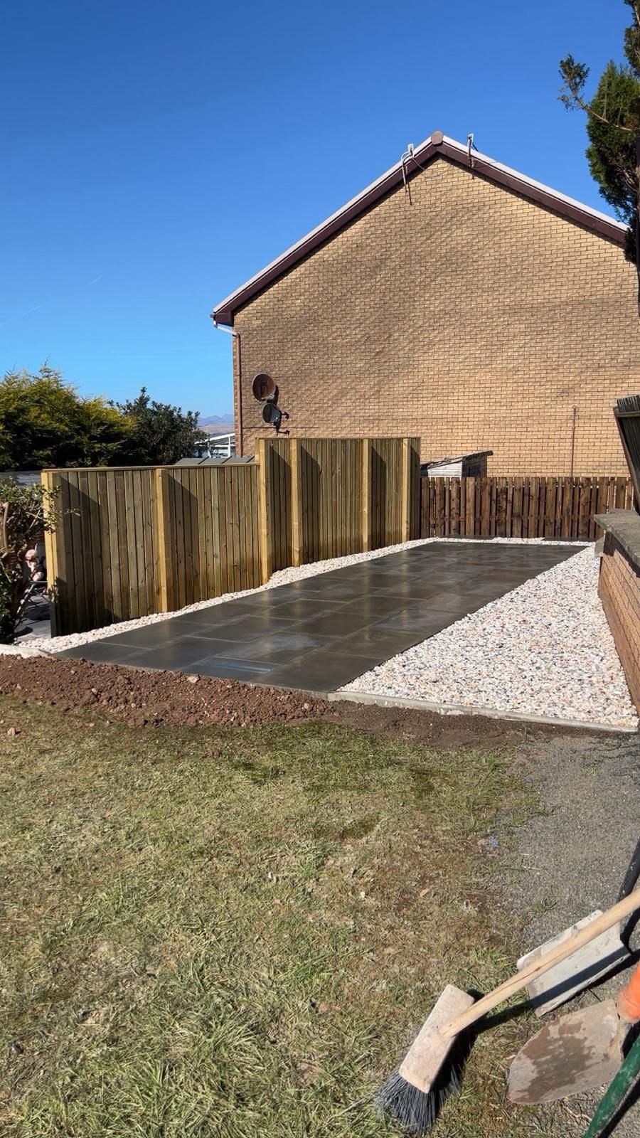 Slabbing and fencing, Gourock
