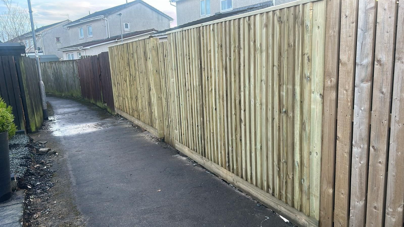 Kilwinning — Feather-Edge Fence & Gate