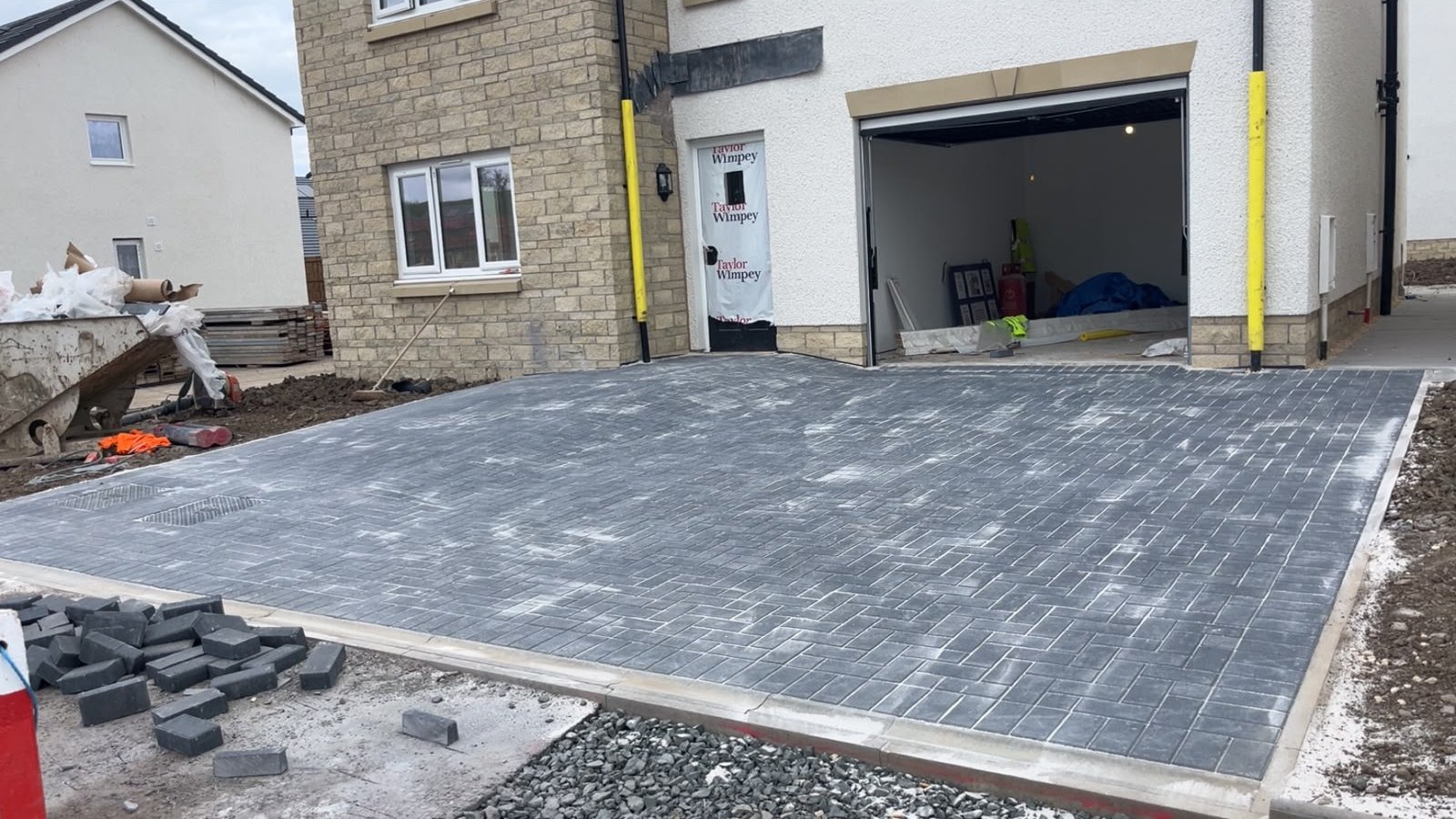 Bishopton — New-Build Monoblock Driveway